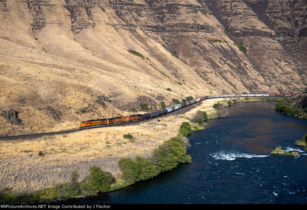 BNSF 5228